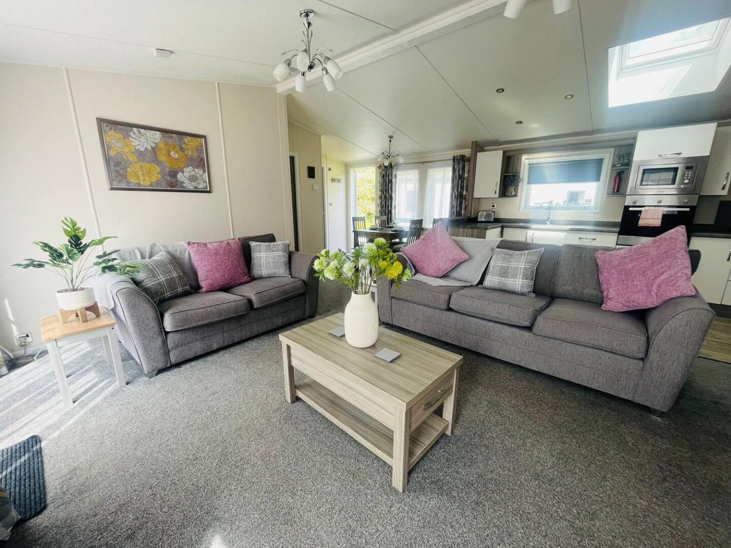 Waterside Retreat With Hot Tub Villa Pocklington Exterior foto